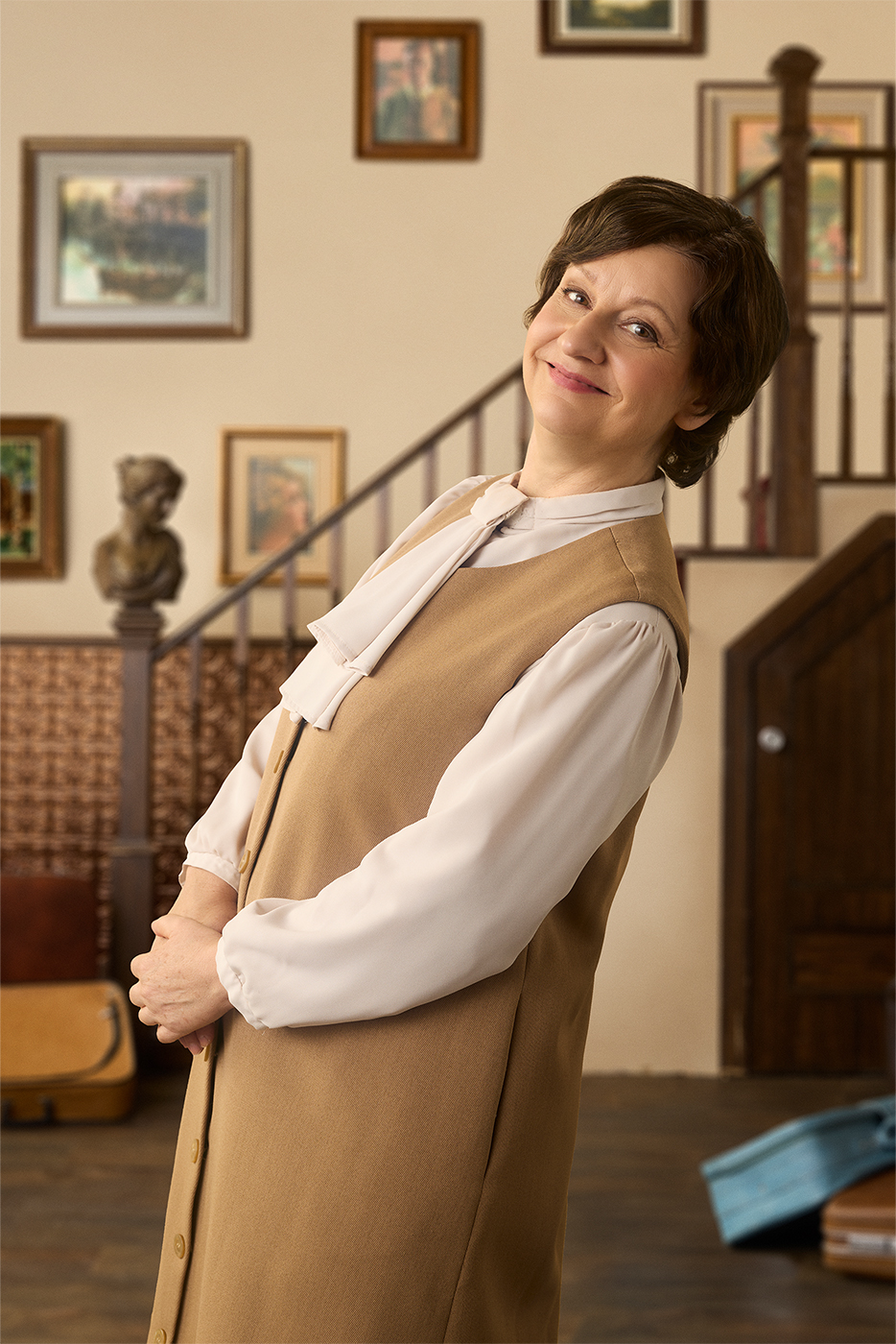 Nathalie Mallette dans les rôles de Mlle L'Espérance et Bette – Symphorien 2